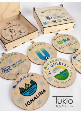 Dėžutė su logotipu ir 7...