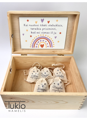 Medinė lentelė su užrašu...